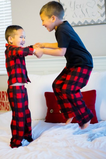 Christmas Pajamas for the Family | www.thisfamilee.com