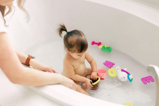 Bath Toys for Toddlers | www.thisfamilee.com