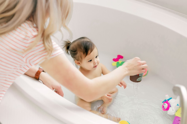 Bath Toys for Toddlers | www.thisfamilee.com