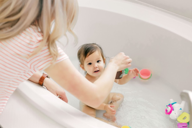 Bath Toys for Toddlers | www.thisfamilee.com