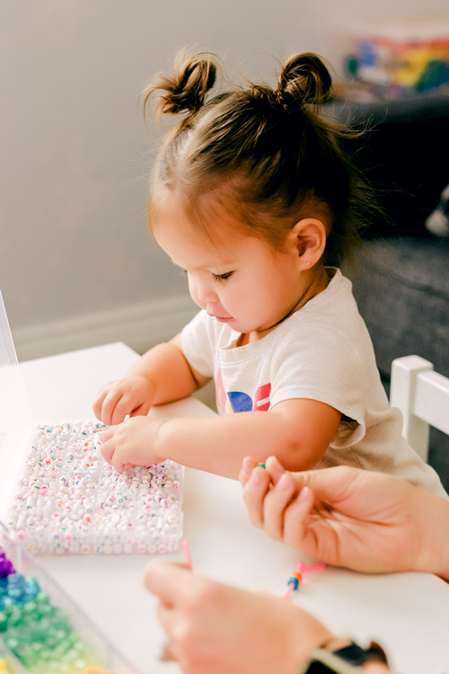 Easy Fine Motor Activity for Toddlers | www.thisfamilee.com